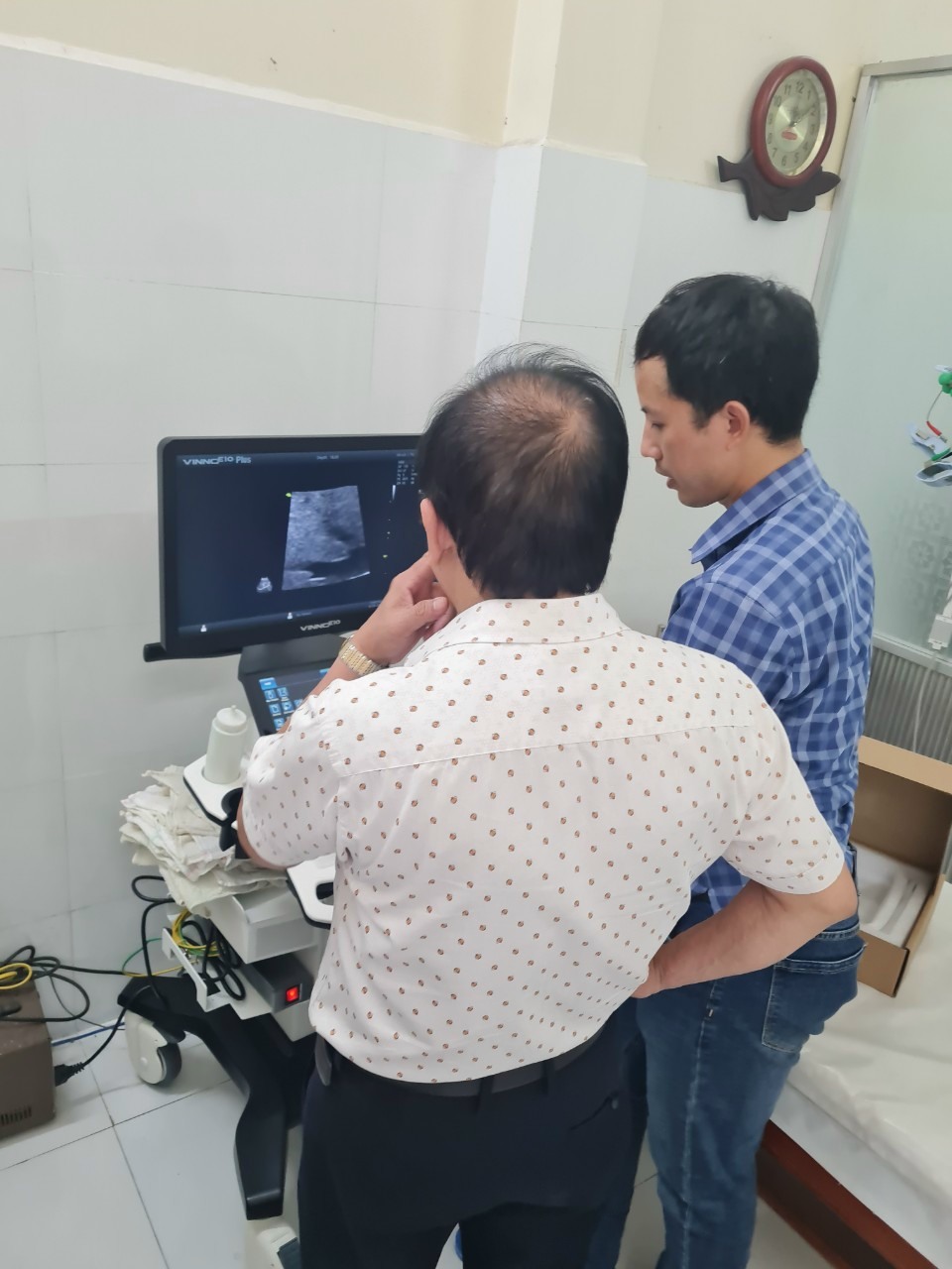 lắp đặt máy siêu âm vinno e10 cho bác sĩ tại Quảng Ngãi _2