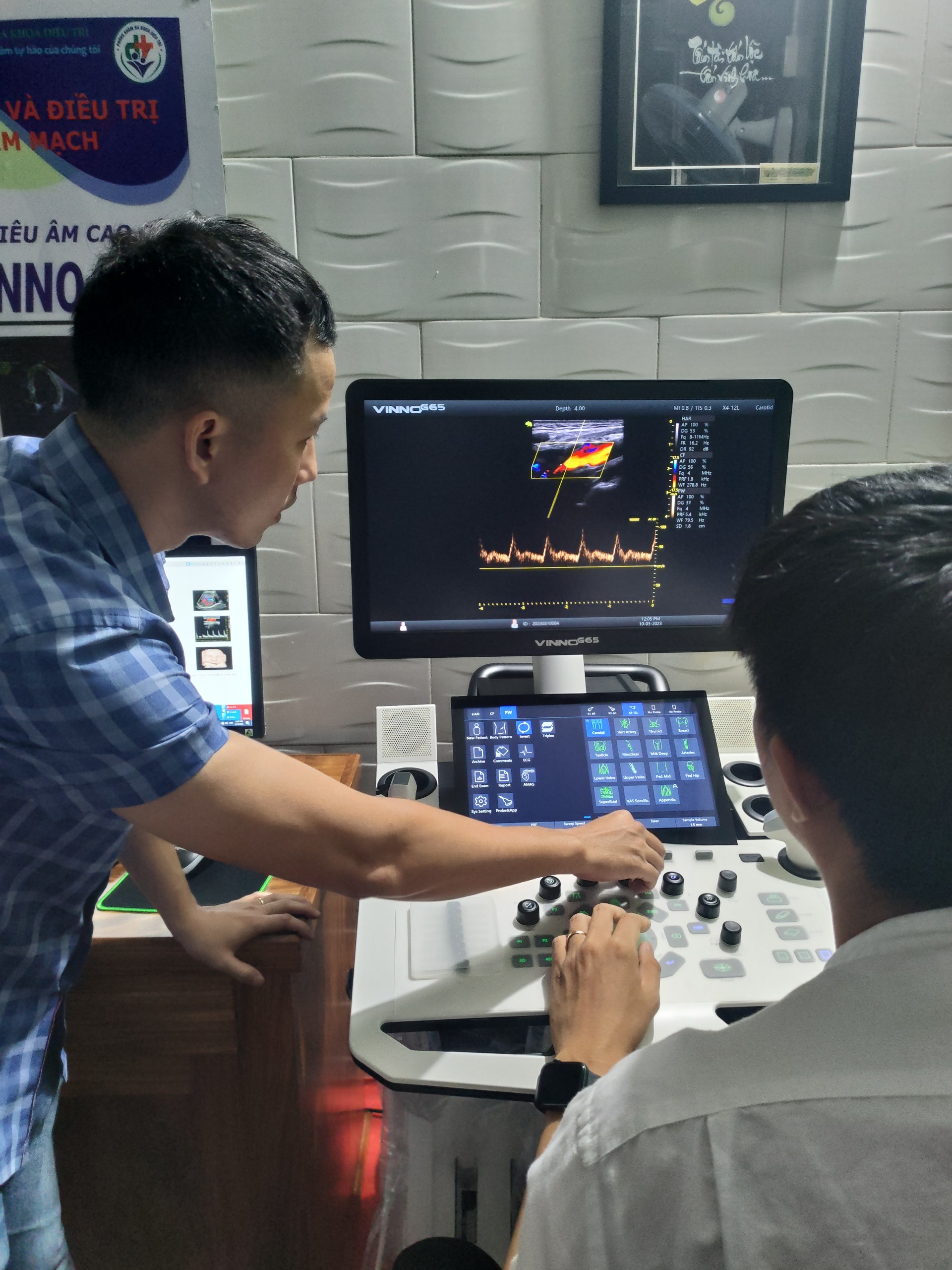 lắp máy siêu âm vinno g65 cao cấp cho bác sĩ tại Bình Định-1
